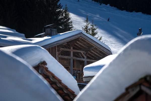 Les Servages d'Armelle au pied de la piste des Timalets