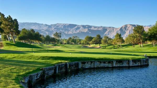 Vue golf accessible depuis les Servages d'Armelle